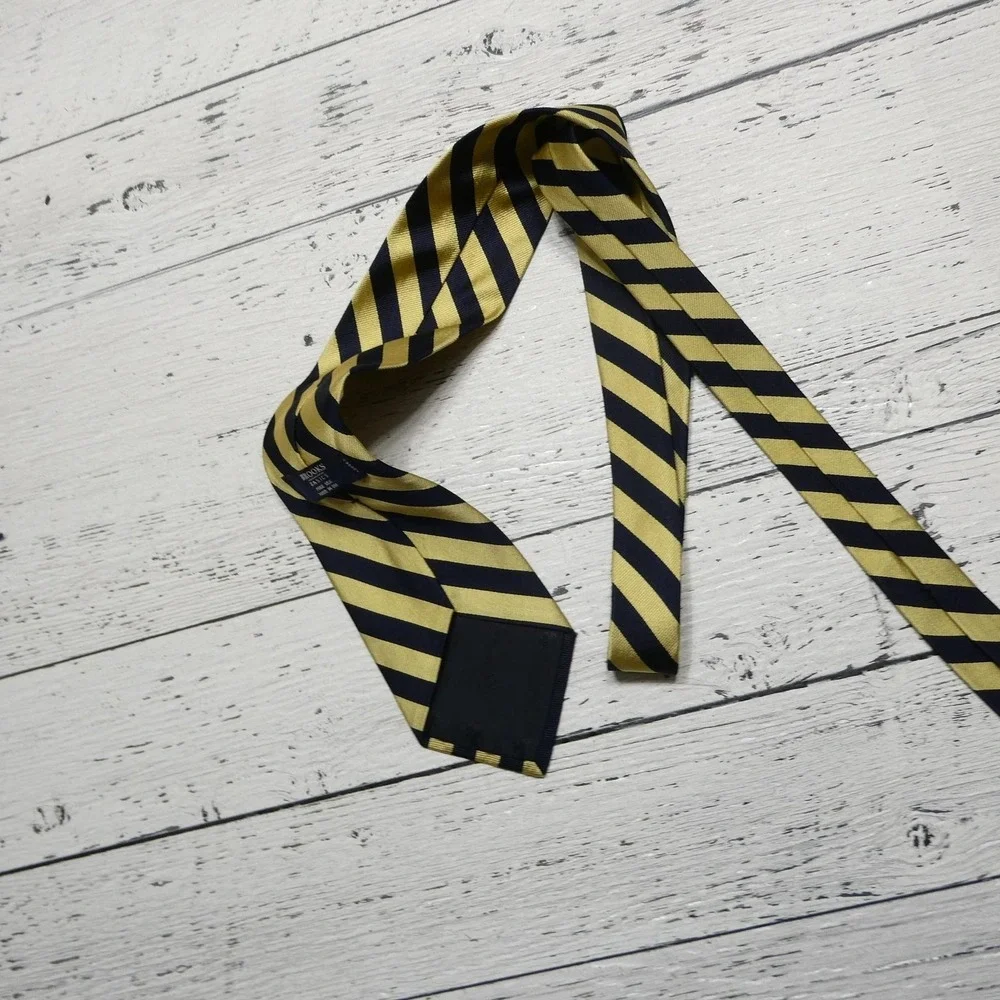 Brooks Basics Tie‎ Mens One Size Blue Gold Stripe 100% Silk Woven USA Necktie